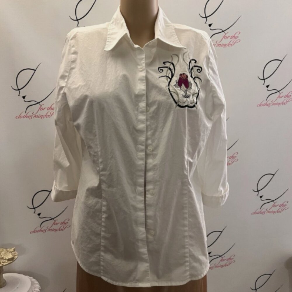 Real Comfort. Sz large fitted. Cotton spandex. 3/4 sleeve. Embroidered. B127